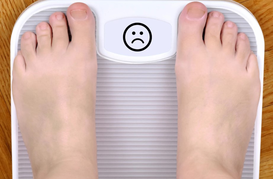 為什麼你會進入減重平台期？可能是因為TDEE下降、NEAT下降